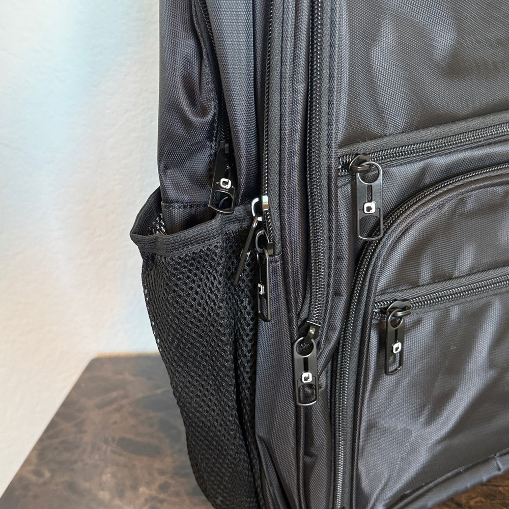 New! Dejuno Men's Black Laptop Backpack 20” with Multiple Compartments - Picture 12 of 12